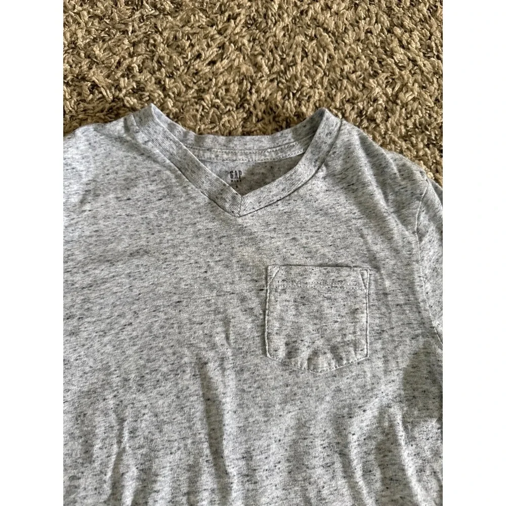 Gap Boys Gray V-Neck Front Pocket Short Sleeve Tee‎ Size Small
